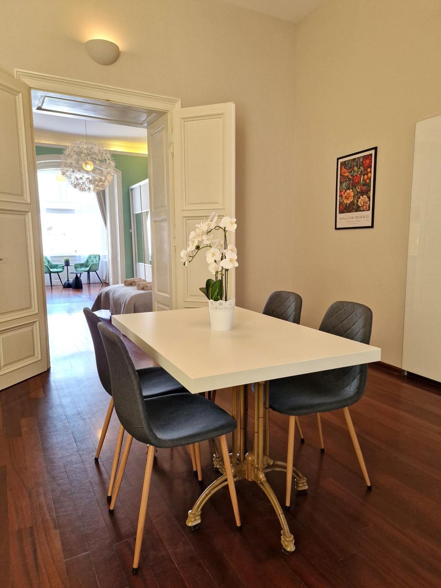 זאגרב Apartment Exclusive View Cvjetni Trg מראה חיצוני תמונה
